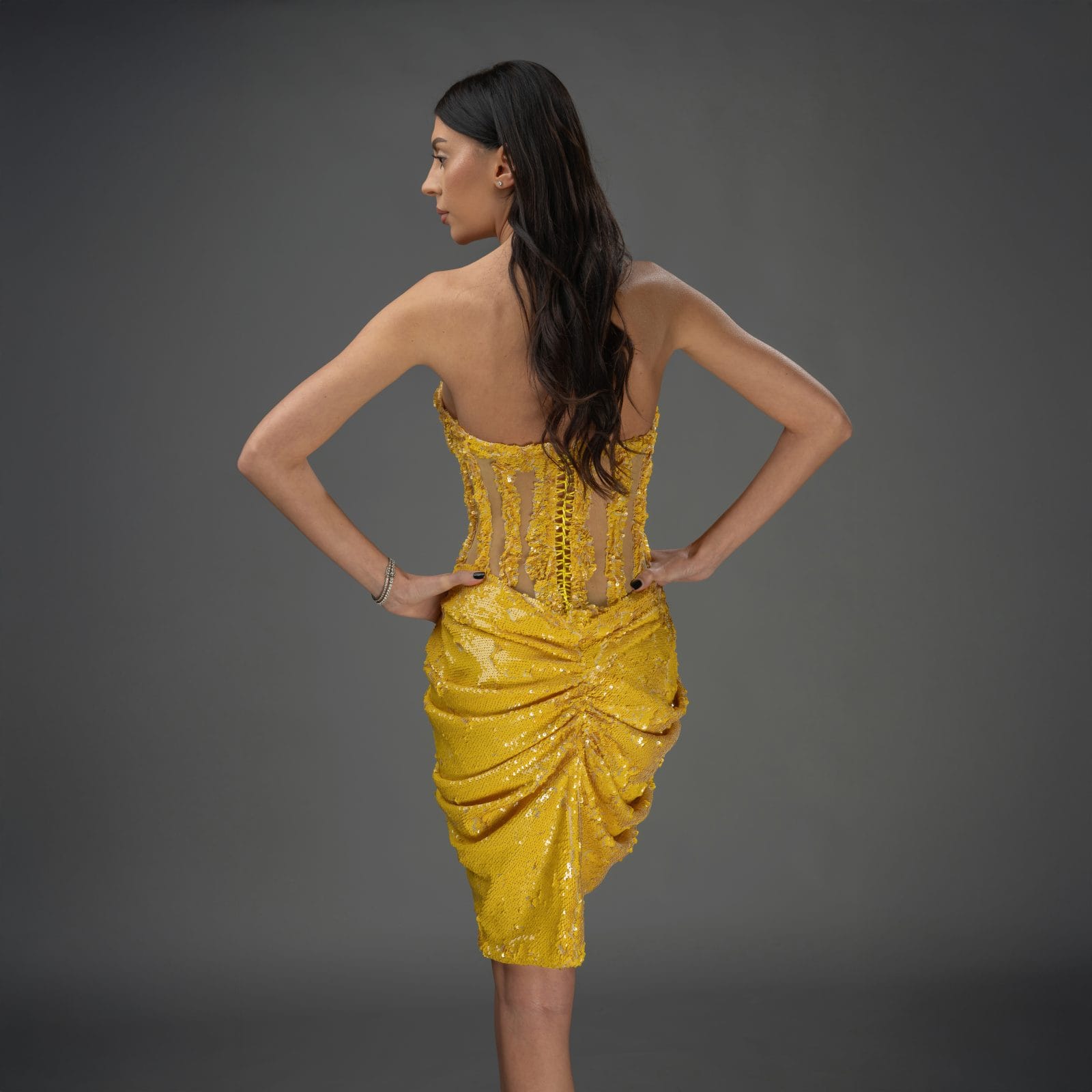 fusta galbena scurta