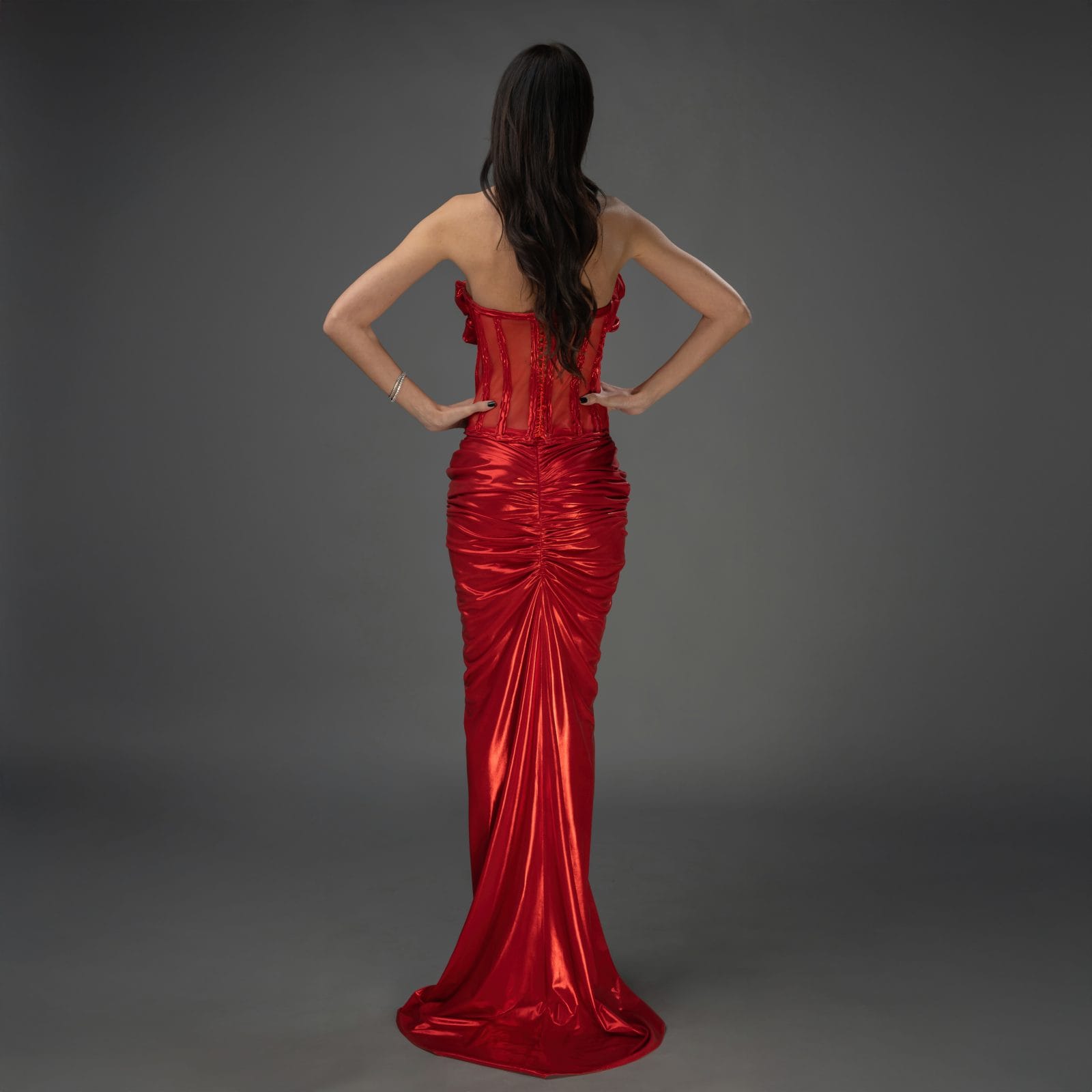 corset rosu cu trandafiri fusta metalizata rosie 2