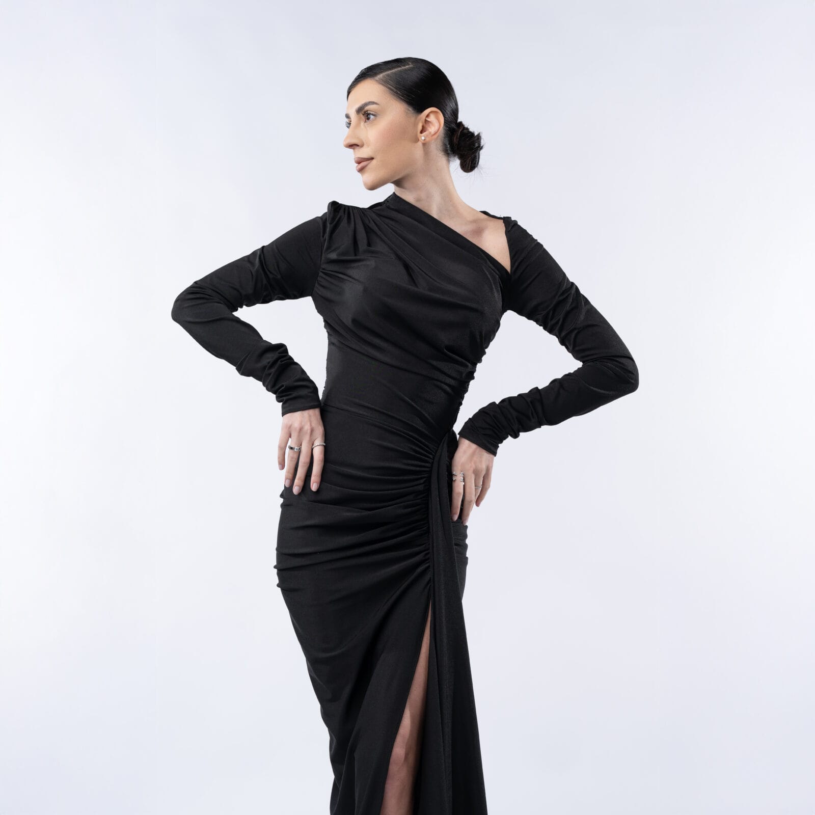 rochie neagra cu trena si esarfa (2)